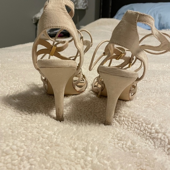 Call It Spring Heels - 7.5 - Picture 2 of 3